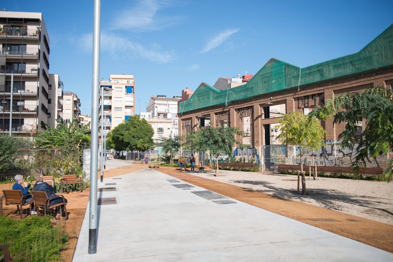 
             Passeig dins el nou parc de Can Batlló
             Autor: Ceci Fimia
             Mostra els detalls de la imatge Passeig dins el nou parc de Can Batlló
             
