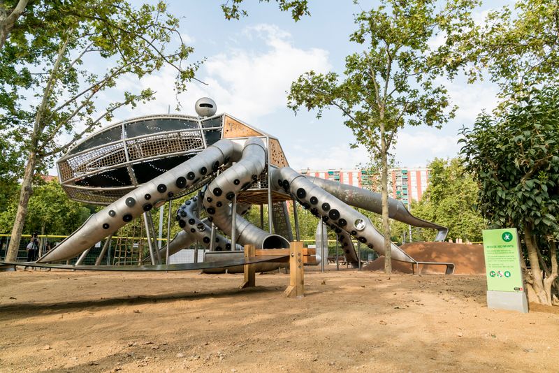 
             Pop gegant de joc del parc de La Pegaso
             Autor: Martí Petit
             Mostra els detalls de la imatge Pop gegant de joc del parc de La Pegaso
             