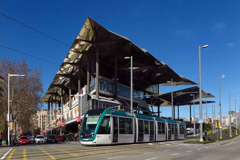 <div class='imageHoverDetail'>
             <p class='imageHoverTitle twoLineBreak'>Tram passant davant els Encants</p>
             <p class='imageHoverAutor oneLineBreak'>Autor: Vicente Zambrano González</p>
             <button class='imageHoverBtn'>Mostra els detalls de la imatge <span class='sr-only'>Tram passant davant els Encants</span></button>
             </div>