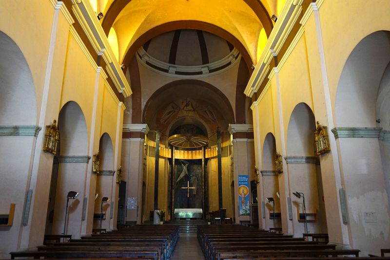 <div class='imageHoverDetail'>
             <p class='imageHoverTitle twoLineBreak'>Església dels Josepets. Interior, nau central</p>
             <p class='imageHoverAutor oneLineBreak'>Autor: Vicente Zambrano González</p>
             <button class='imageHoverBtn'>Mostra els detalls de la imatge <span class='sr-only'>Església dels Josepets. Interior, nau central</span></button>
             </div>