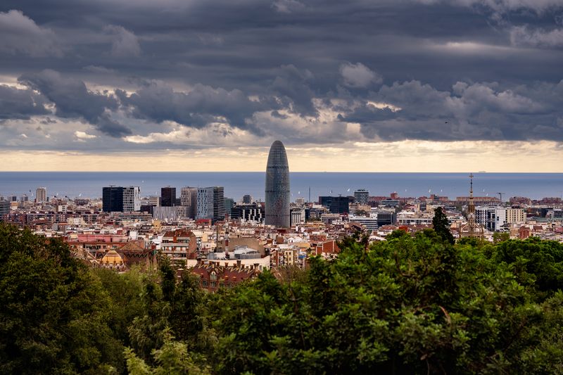 <div class='imageHoverDetail'>
             <p class='imageHoverTitle twoLineBreak'>Vista de la Torre Glòries, edificis d'habitatges i, de fons, el mar</p>
             <p class='imageHoverAutor oneLineBreak'>Autor: Laura Guerrero</p>
             <button class='imageHoverBtn'>Mostra els detalls de la imatge <span class='sr-only'>Vista de la Torre Glòries, edificis d'habitatges i, de fons, el mar</span></button>
             </div>