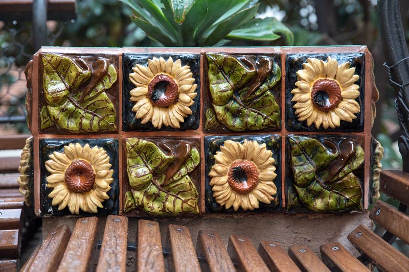 <div class='imageHoverDetail'>
             <p class='imageHoverTitle twoLineBreak'>Casa Vicens. Elements ceràmics de la decoració exterior</p>
             <p class='imageHoverAutor oneLineBreak'>Autor: Pepe Navarro</p>
             <button class='imageHoverBtn'>Mostra els detalls de la imatge <span class='sr-only'>Casa Vicens. Elements ceràmics de la decoració exterior</span></button>
             </div>