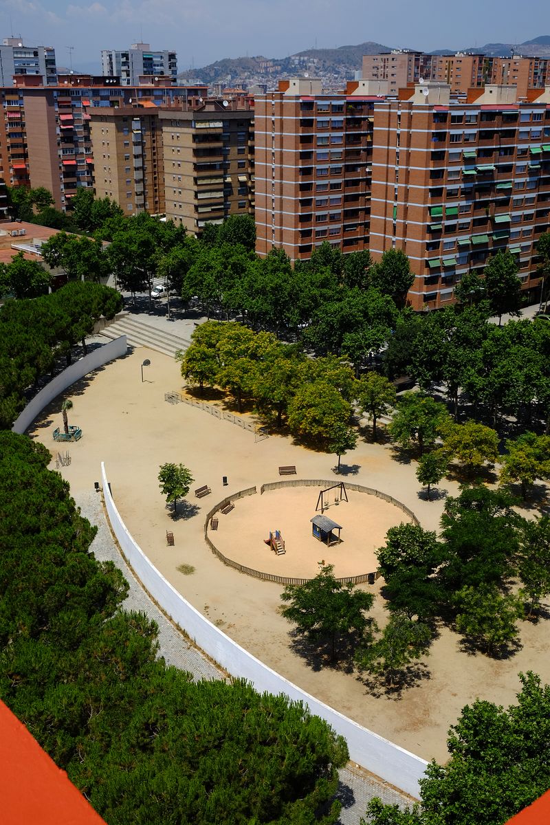 
             Plaça de la Palmera de Sant Martí
             Autor: Vicente Zambrano
             Mostra els detalls de la imatge Plaça de la Palmera de Sant Martí
             