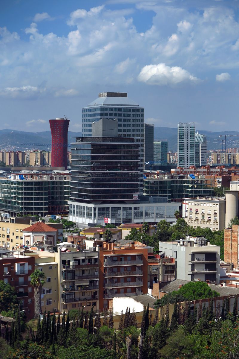 <div class='imageHoverDetail'>
             <p class='imageHoverTitle twoLineBreak'>Barri de la Marina vist des del castell de Port</p>
             <p class='imageHoverAutor oneLineBreak'>Autor: Vicente Zambrano González</p>
             <button class='imageHoverBtn'>Mostra els detalls de la imatge <span class='sr-only'>Barri de la Marina vist des del castell de Port</span></button>
             </div>