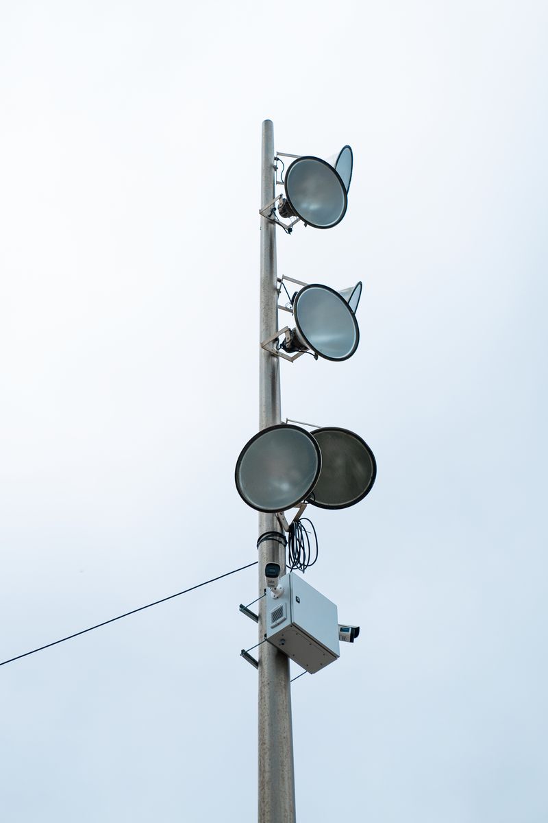 <div class='imageHoverDetail'>
             <p class='imageHoverTitle twoLineBreak'>Els sensors de control de capacitat instal·lats dalt d'un fanal a la platja</p>
             <p class='imageHoverAutor oneLineBreak'>Autor: Clara Soler Chopo</p>
             <button class='imageHoverBtn'>Mostra els detalls de la imatge <span class='sr-only'>Els sensors de control de capacitat instal·lats dalt d'un fanal a la platja</span></button>
             </div>