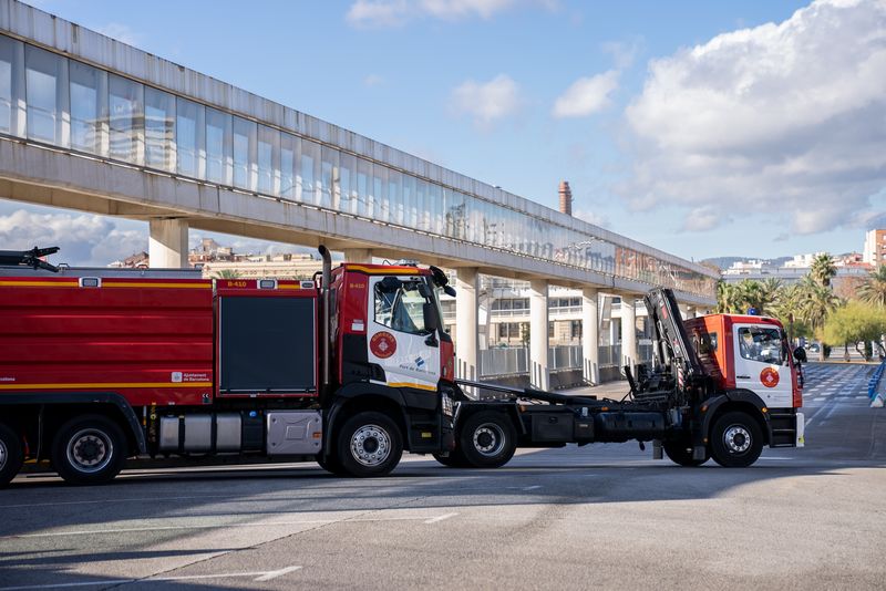 
             Pla general de diversos vehicles de Bombers de Barcelona al moll del Sud del ...
             Autor: Mariona Gil
             Mostra els detalls de la imatge Pla general de diversos vehicles de Bombers de Barcelona al moll del Sud del ...
             