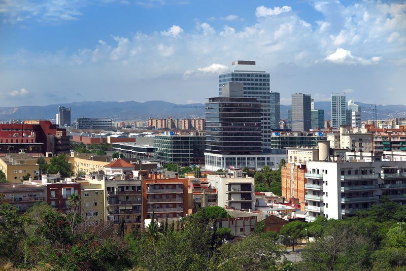 <div class='imageHoverDetail'>
             <p class='imageHoverTitle twoLineBreak'>Barri de la Marina vist des del castell de Port</p>
             <p class='imageHoverAutor oneLineBreak'>Autor: Vicente Zambrano González</p>
             <button class='imageHoverBtn'>Mostra els detalls de la imatge <span class='sr-only'>Barri de la Marina vist des del castell de Port</span></button>
             </div>