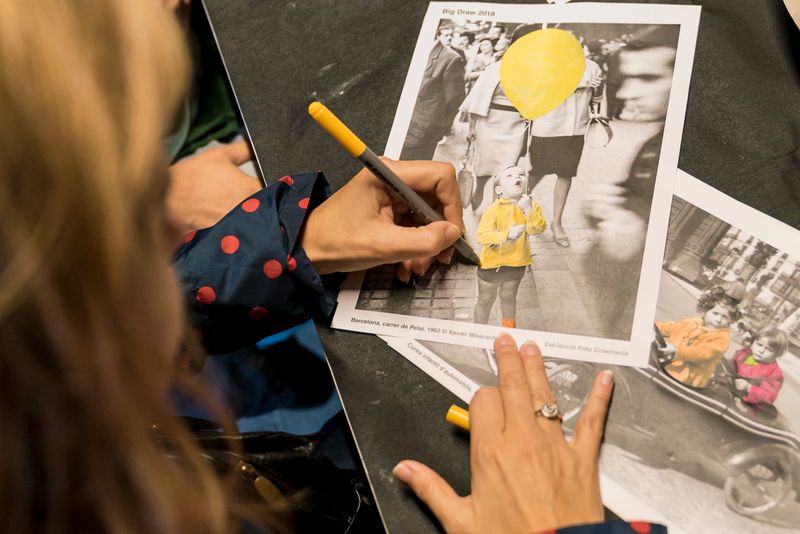 <div class='imageHoverDetail'>
             <p class='imageHoverTitle twoLineBreak'>Postals i dibuixos colorejats</p>
             <p class='imageHoverAutor oneLineBreak'>Autor: Marc Gómez</p>
             <button class='imageHoverBtn'>Mostra els detalls de la imatge <span class='sr-only'>Postals i dibuixos colorejats</span></button>
             </div>