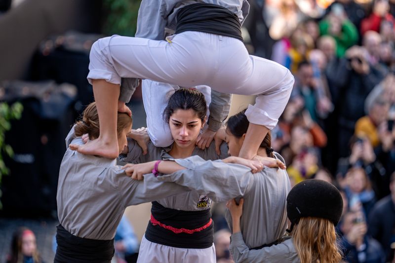 
             “Dosos” de los Castellers de Sants en la Diada Castellera de Santa Eulàlia.
             Autor: Laura Guerrero
             Ver los detalles de la imagen “Dosos” de los Castellers de Sants en la Diada Castellera de Santa Eulàlia.
             