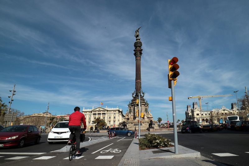 
             Nou carril bici del Portal de Sant Pau. Ciclista pel monument a Cristòfor Colom
             Autor: Vicente Zambrano González
             Mostra els detalls de la imatge Nou carril bici del Portal de Sant Pau. Ciclista pel monument a Cristòfor Colom
             