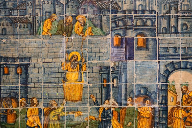 <div class='imageHoverDetail'>
             <p class='imageHoverTitle twoLineBreak'>Casa de Convalescència. Rajoles decoratives</p>
             <p class='imageHoverAutor oneLineBreak'>Autor: Vicente Zambrano González</p>
             <button class='imageHoverBtn'>Mostra els detalls de la imatge <span class='sr-only'>Casa de Convalescència. Rajoles decoratives</span></button>
             </div>