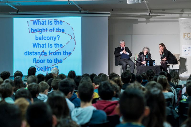 <div class='imageHoverDetail'>
             <p class='imageHoverTitle twoLineBreak'>Moment de la taula amb Ada E. Yonath</p>
             <p class='imageHoverAutor oneLineBreak'>Autor: Carlota Serarols</p>
             <button class='imageHoverBtn'>Mostra els detalls de la imatge <span class='sr-only'>Moment de la taula amb Ada E. Yonath</span></button>
             </div>