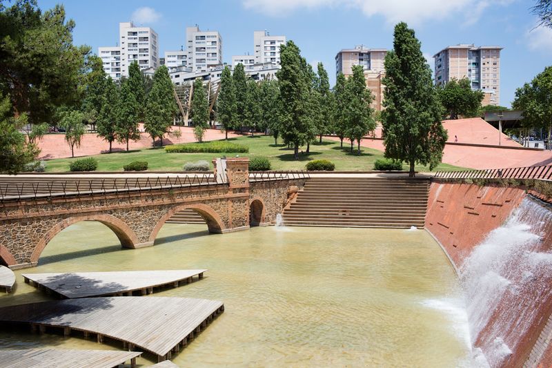 
             Llac amb un aqüeducte al Parc Central de Nou Barris a La Guineueta
             Autor: Paola de Grenet
             Mostra els detalls de la imatge Llac amb un aqüeducte al Parc Central de Nou Barris a La Guineueta
             