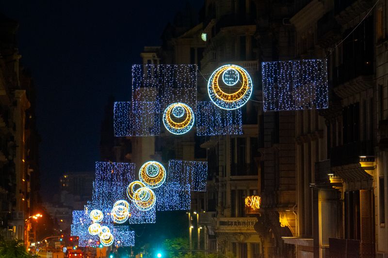 
             Vista aèria dels llums de Nadal de la via Laietana
             Autor: Laura Guerrero
             Mostra els detalls de la imatge Vista aèria dels llums de Nadal de la via Laietana
             