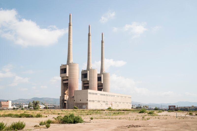 <div class='imageHoverDetail'>
             <p class='imageHoverTitle twoLineBreak'>Central Tèrmica del Besòs</p>
             <p class='imageHoverAutor oneLineBreak'>Autor: Sebastià Rambla</p>
             <button class='imageHoverBtn'>Mostra els detalls de la imatge <span class='sr-only'>Central Tèrmica del Besòs</span></button>
             </div>