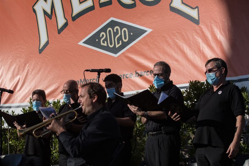 <div class='imageHoverDetail'>
             <p class='imageHoverTitle twoLineBreak'>Cantada de la Federació de Cors de Clavé: "Els inicis dels Cors de Clavé" al ...</p>
             <p class='imageHoverAutor oneLineBreak'>Autor: Carles Palacio</p>
             <button class='imageHoverBtn'>Mostra els detalls de la imatge <span class='sr-only'>Cantada de la Federació de Cors de Clavé: "Els inicis dels Cors de Clavé" al ...</span></button>
             </div>