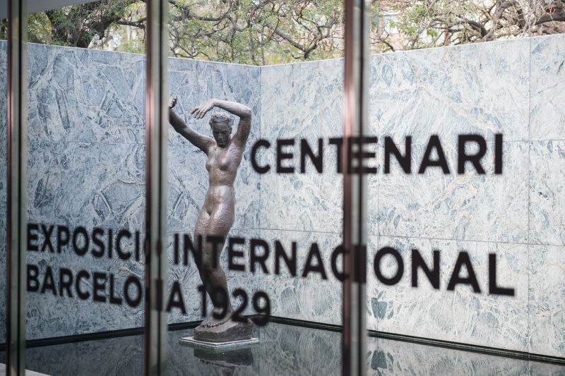 
             Vidre del pavelló Mies van der Rohe en el centenari a l’Exposició Internacion...
             Autor: Ceci Fimia
             Mostra els detalls de la imatge Vidre del pavelló Mies van der Rohe en el centenari a l’Exposició Internacion...
             