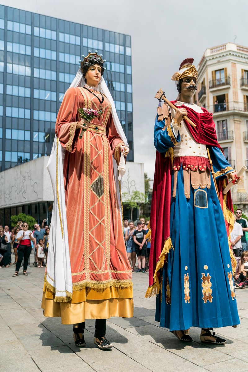 <div class='imageHoverDetail'>
             <p class='imageHoverTitle twoLineBreak'>Gegants nous de Sant Roc de la Plaça Nova</p>
             <p class='imageHoverAutor oneLineBreak'>Autor: Marc Gómez</p>
             <button class='imageHoverBtn'>Mostra els detalls de la imatge <span class='sr-only'>Gegants nous de Sant Roc de la Plaça Nova</span></button>
             </div>