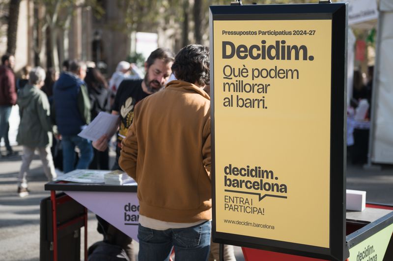 
             Punt mòbil de la campanya Decidim Barcelona de pressupostos participatius a l...
             Autor: Ceci Fimia
             Mostra els detalls de la imatge Punt mòbil de la campanya Decidim Barcelona de pressupostos participatius a l...
             