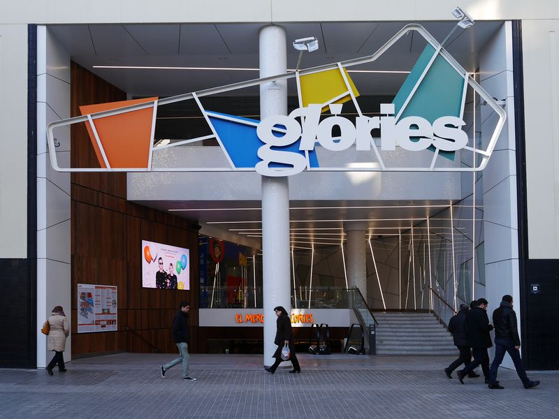 
             Una de les entrades del Centre Comercial Barcelona Glòries
             Autor: Vicente Zambrano
             Mostra els detalls de la imatge Una de les entrades del Centre Comercial Barcelona Glòries
             