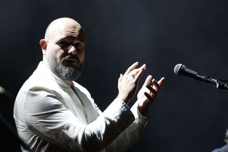 <div class='imageHoverDetail'>
             <p class='imageHoverTitle twoLineBreak'>Concierto de El Niño de Elche con motivo de La Mercè 2025</p>
             <p class='imageHoverAutor oneLineBreak'>Autor: Xavi Caparrós</p>
             <button class='imageHoverBtn'>Ver los detalles de la imagen <span class='sr-only'>Concierto de El Niño de Elche con motivo de La Mercè 2025</span></button>
             </div>