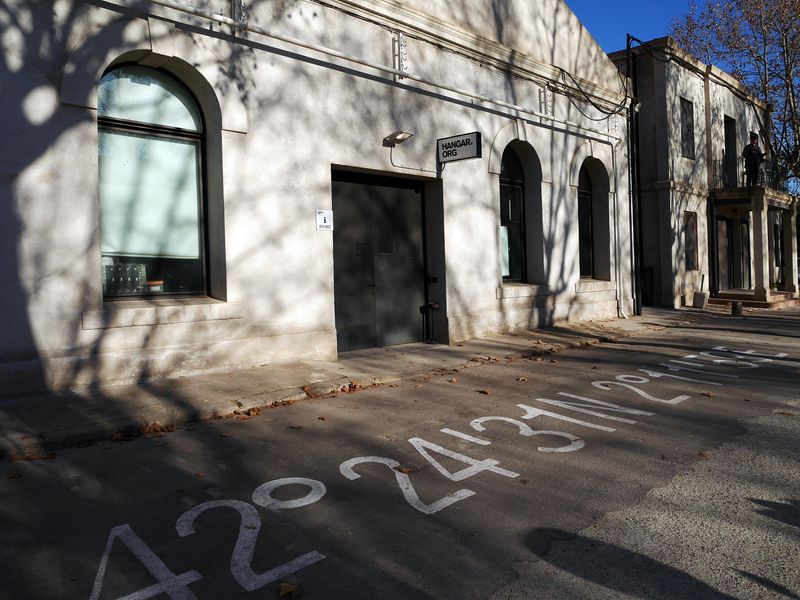 <div class='imageHoverDetail'>
             <p class='imageHoverTitle twoLineBreak'>CPiR d'Arts Visuals Hangar</p>
             <p class='imageHoverAutor oneLineBreak'>Autor: Vicente Zambrano</p>
             <button class='imageHoverBtn'>Mostra els detalls de la imatge <span class='sr-only'>CPiR d'Arts Visuals Hangar</span></button>
             </div>