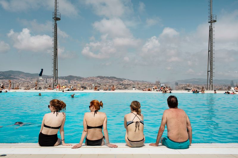 
             Piscines Municipals de Montjuïc. Adults amb vestits de bany asseguts a la vor...
             Autor: Paola de Grenet
             Mostra els detalls de la imatge Piscines Municipals de Montjuïc. Adults amb vestits de bany asseguts a la vor...
             