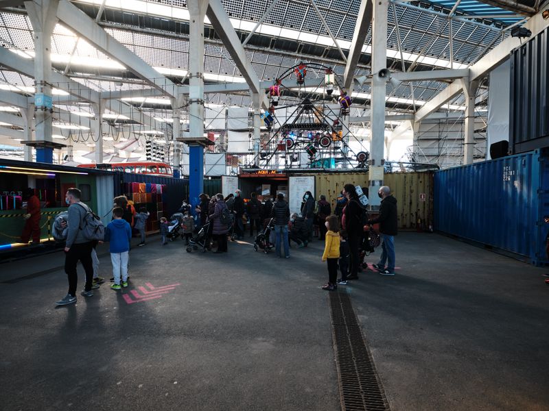 <div class='imageHoverDetail'>
             <p class='imageHoverTitle twoLineBreak'>Famílies en una àrea del Parc de la Màgia de Nadal on es troba una gran roda ...</p>
             <p class='imageHoverAutor oneLineBreak'>Autor: Mariano Herrera</p>
             <button class='imageHoverBtn'>Mostra els detalls de la imatge <span class='sr-only'>Famílies en una àrea del Parc de la Màgia de Nadal on es troba una gran roda ...</span></button>
             </div>