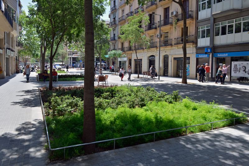 
             Zona pacificada de la supermanzana de Sant Antoni en la calle del Comte Borre...
             Autor: Òscar Giralt
             Ver los detalles de la imagen Zona pacificada de la supermanzana de Sant Antoni en la calle del Comte Borre...
             